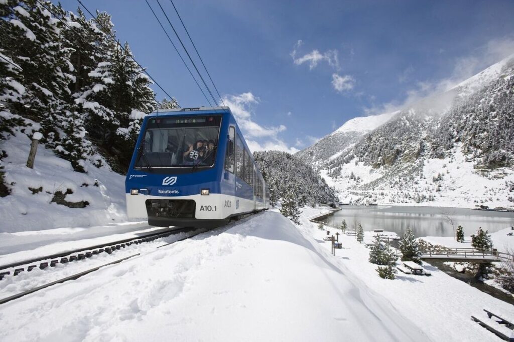Esquiar en Vall de Nuria tren cremallera